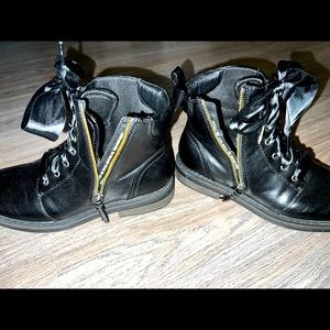 Baretraps Amysue Lace Up Women's Combat Boot